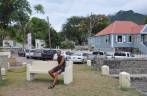 Descansando, duranre passeio na tranquila Oranjestad, única cidade de Sint Eustatius - Caribe